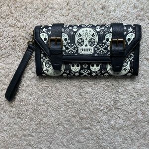 Loungefly Skull Clutch